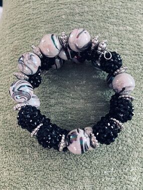 Marbled White & Black Bead on Memory Wire Stretch Bracelet